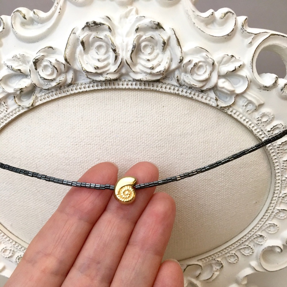 Handmade black necklace shell Gardgy
